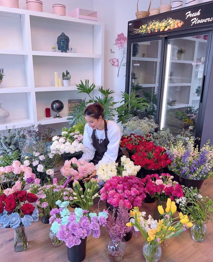 Sức hút của 'Hoa hậu quốc dân' dù đã gần 10 năm rời hào quang showbiz Việt- Ảnh 4.