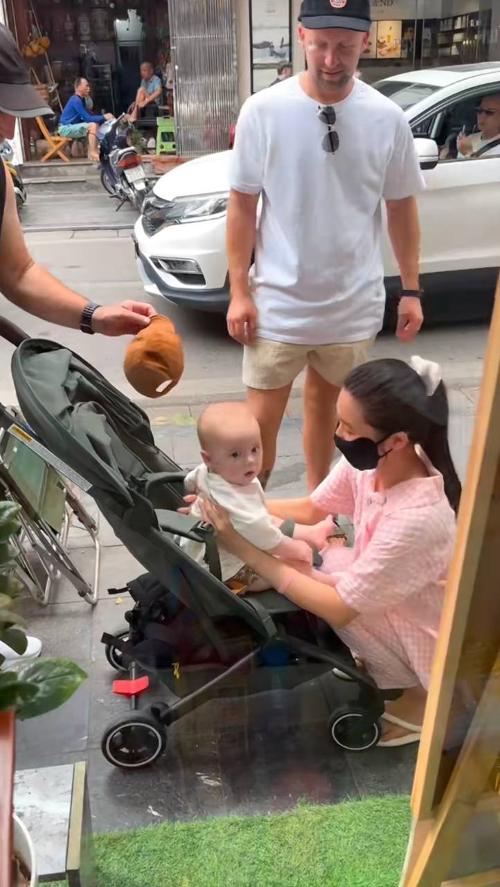 Khách Tây giữ kẽ suốt 9 tháng để rồi vỡ òa trước tình yêu thương trẻ con của người Việt- Ảnh 4.