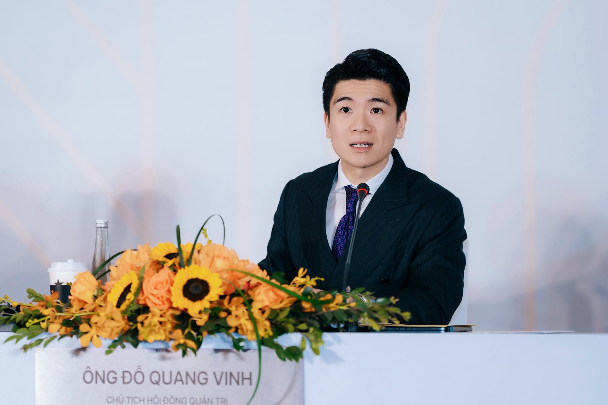 Nhan sắc tổng tài "vạn người mê" của Chủ tịch công ty chứng khoán tại đại hội cổ đông 2026: Nghìn tỷ nhưng không lạnh lùng!- Ảnh 2.