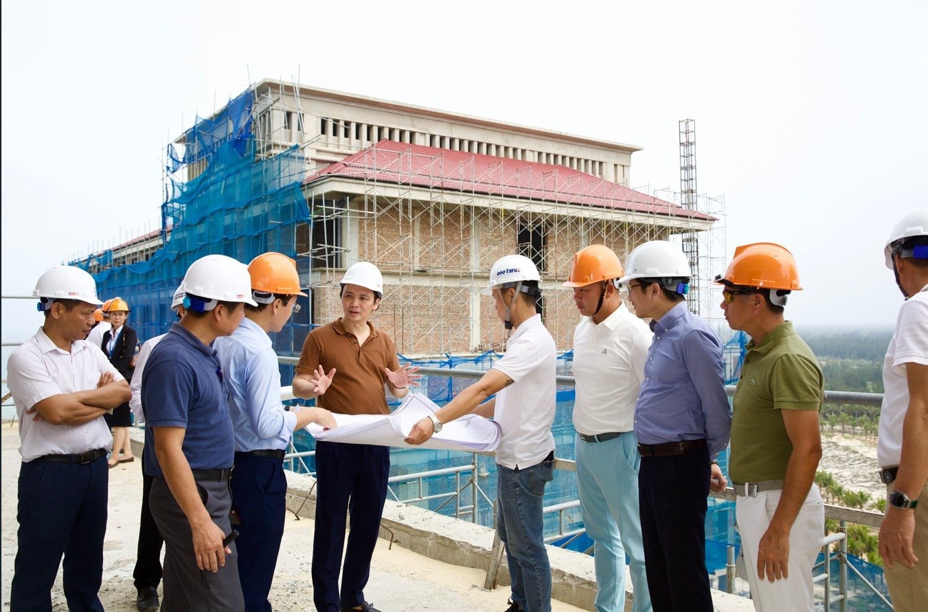 Chủ tịch Trịnh Văn Quyết lập tức thị sát công trường siêu dự án 23.000 tỷ tại Quảng Trị, yêu cầu hoàn thành một việc ngay trong năm 2026- Ảnh 1.