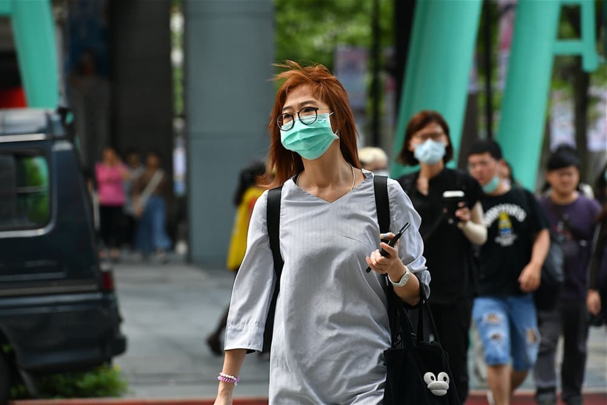 Giá cả leo thang, tiêu 1 đồng cũng rén: Giờ ăn no là được, 3 tháng mới dám ăn 1 bữa ngon, còn mua sắm thì thôi hẳn - Ảnh 3.