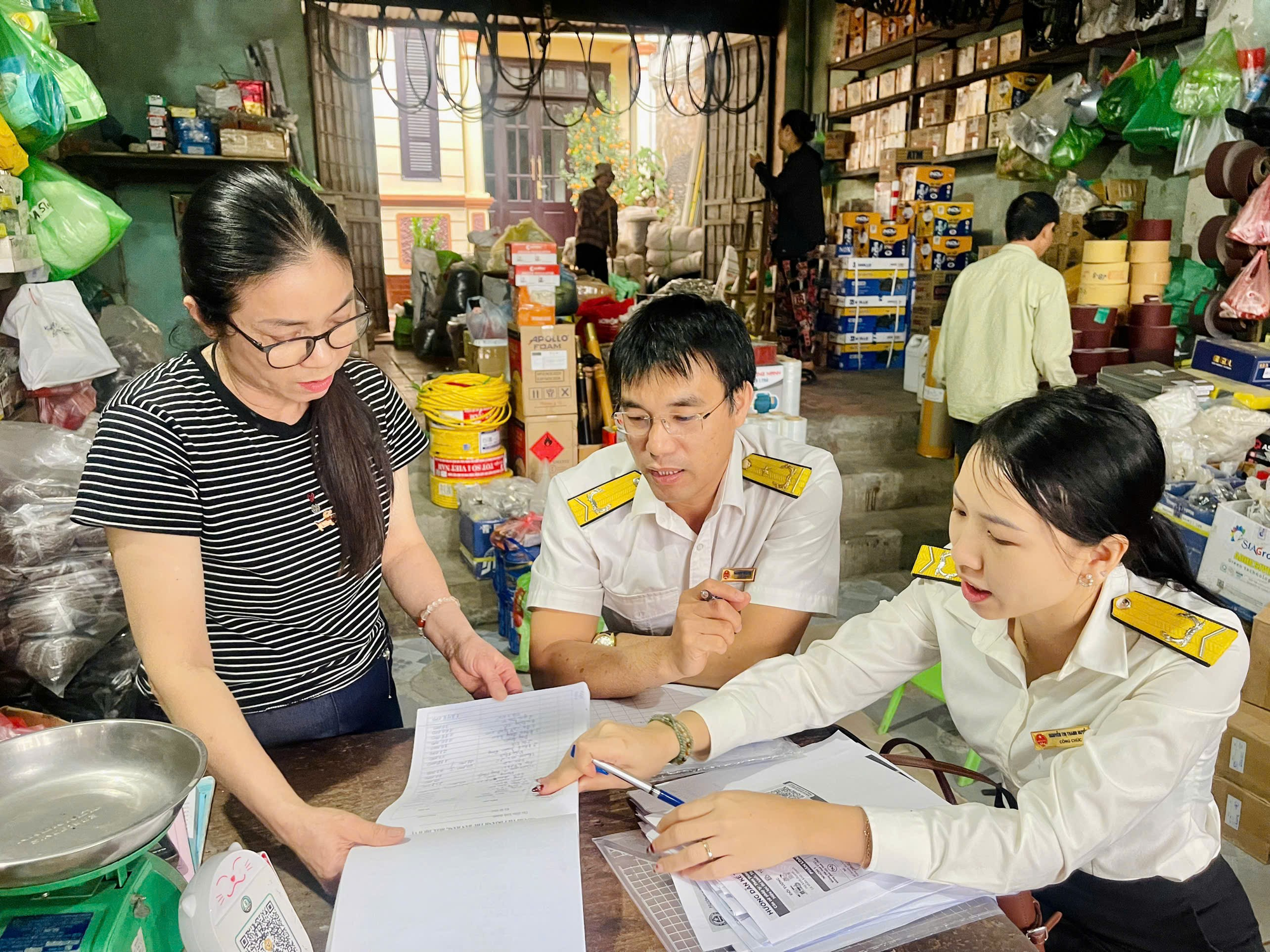 Công văn mới của Cục Thuế: Hộ kinh doanh chỉ nộp thuế với phần doanh thu vượt 500 triệu đồng - Ảnh 1.