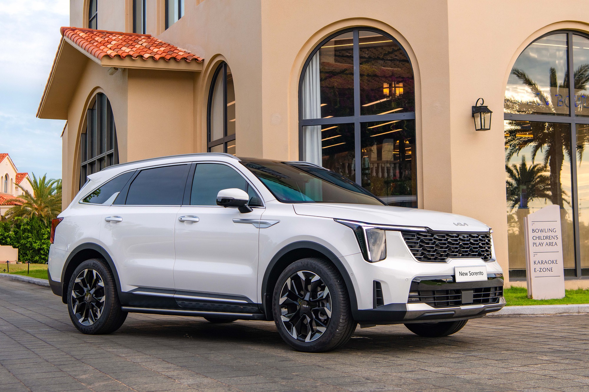 Loạt xe Kia giảm giá hàng chục triệu đồng, có mẫu rẻ hơn cả xe hạng A- Ảnh 2.