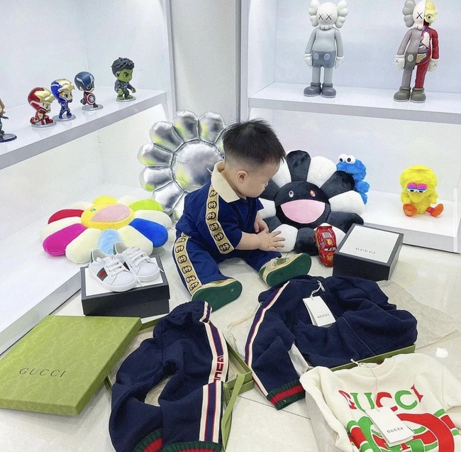 Nhà của Joyce Phạm - ái nữ đại gia Minh Nhựa: Biệt thự lên đèn sáng rực cả khu phố, bên trong là không gian sống sang chảnh đúng chuẩn rich kid - Ảnh 12.