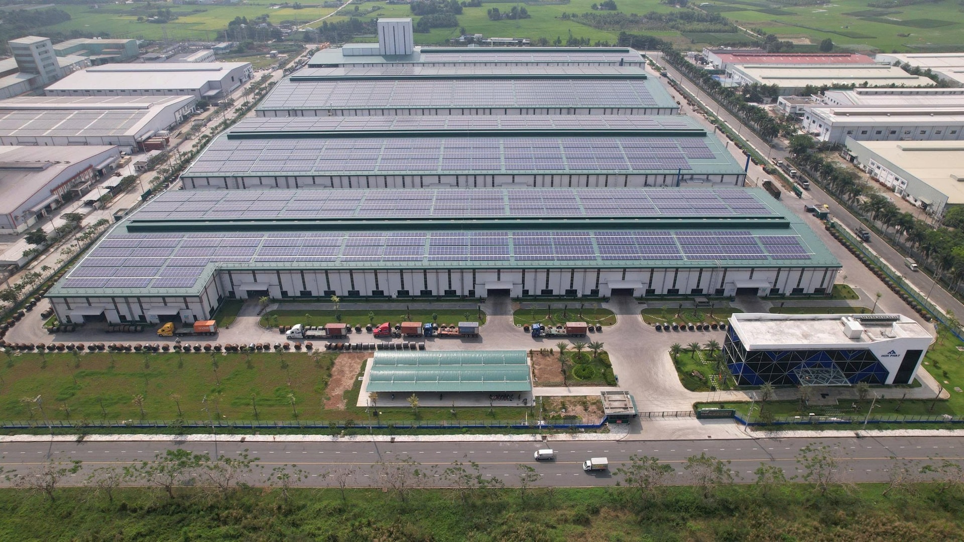 Tỷ phú Trần Đình Long khánh thành nhà máy 2.000 tỷ, sản lượng ống thép phía Nam lập kỷ lục mới- Ảnh 3.