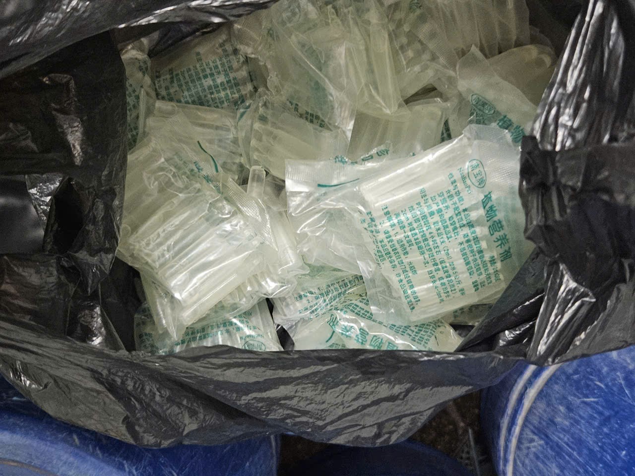 Thi hành lệnh bắt tạm giam chủ hộ kinh doanh Phạm Thị Quỳnh SN 1973- Ảnh 2.