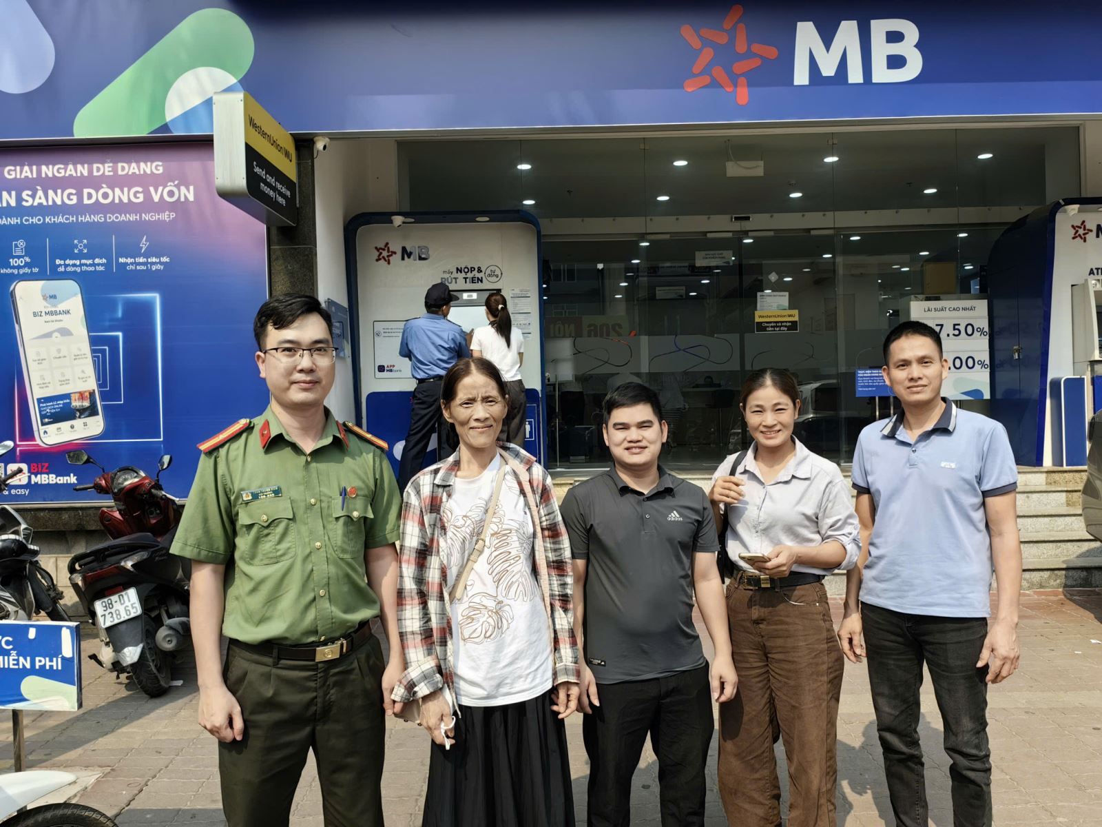 Chuyển khoản thành công 700 triệu đồng, người đàn ông SN 1994 liền gọi điên xin lại số tiền: Chủ tài khoản MB Bank phải trình báo công an- Ảnh 1.