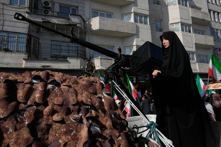 Đấu trí trên eo biển Hormuz, Mỹ hay Iran sẽ nhượng bộ trước?- Ảnh 2.