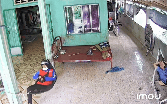 Shipper vào nhà xin nằm ngả lưng giữa trưa, chủ nhà niềm nở nhưng trích xuất camera đăng lên mạng- Ảnh 2.