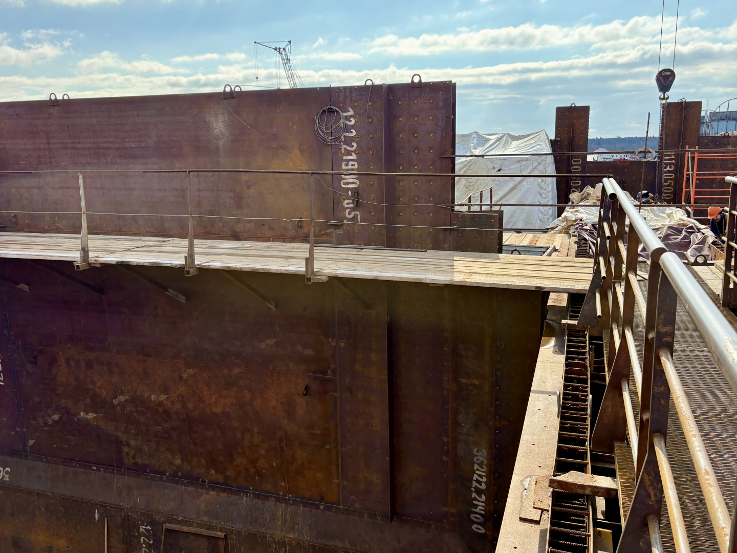 Nga tăng cường thêm "pháo đài nổi" trên biển, bàn giao nhiệm vụ quan trọng liên quan đến dầu mỏ- Ảnh 1.