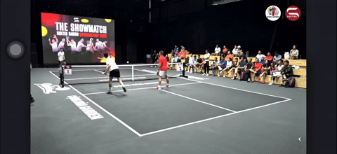 Xôn xao video thầy dạy pickleball giá 2 triệu/ giờ đi đánh giải: Ai ngờ vẫn giẫm bếp, rúc lưới như "newbie"- Ảnh 2.