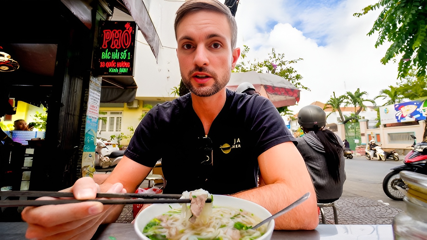 Trổ tài dùng tiếng Việt cho "chuẩn bản địa", anh Tây nói gõ nhầm 1 dấu câu và cái kết khiến ai cũng ngượng thay- Ảnh 1.