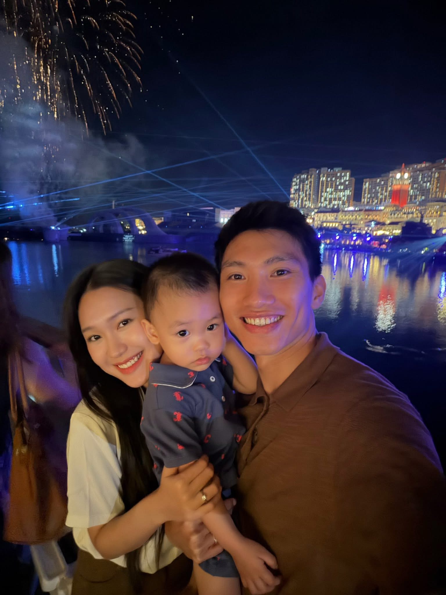 Hôm nay sinh nhật Văn Hậu: Tuổi 27 có vợ đẹp con ngoan, sở hữu đủ cả nhà lầu, xe hơi- Ảnh 1.