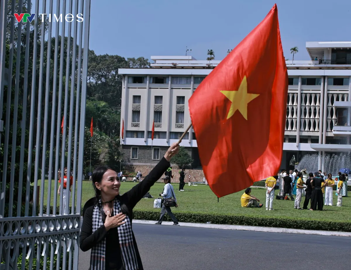 Bộ Nội vụ thông tin về lịch nghỉ lễ Giỗ Tổ và 30/4 -1/5- Ảnh 1.