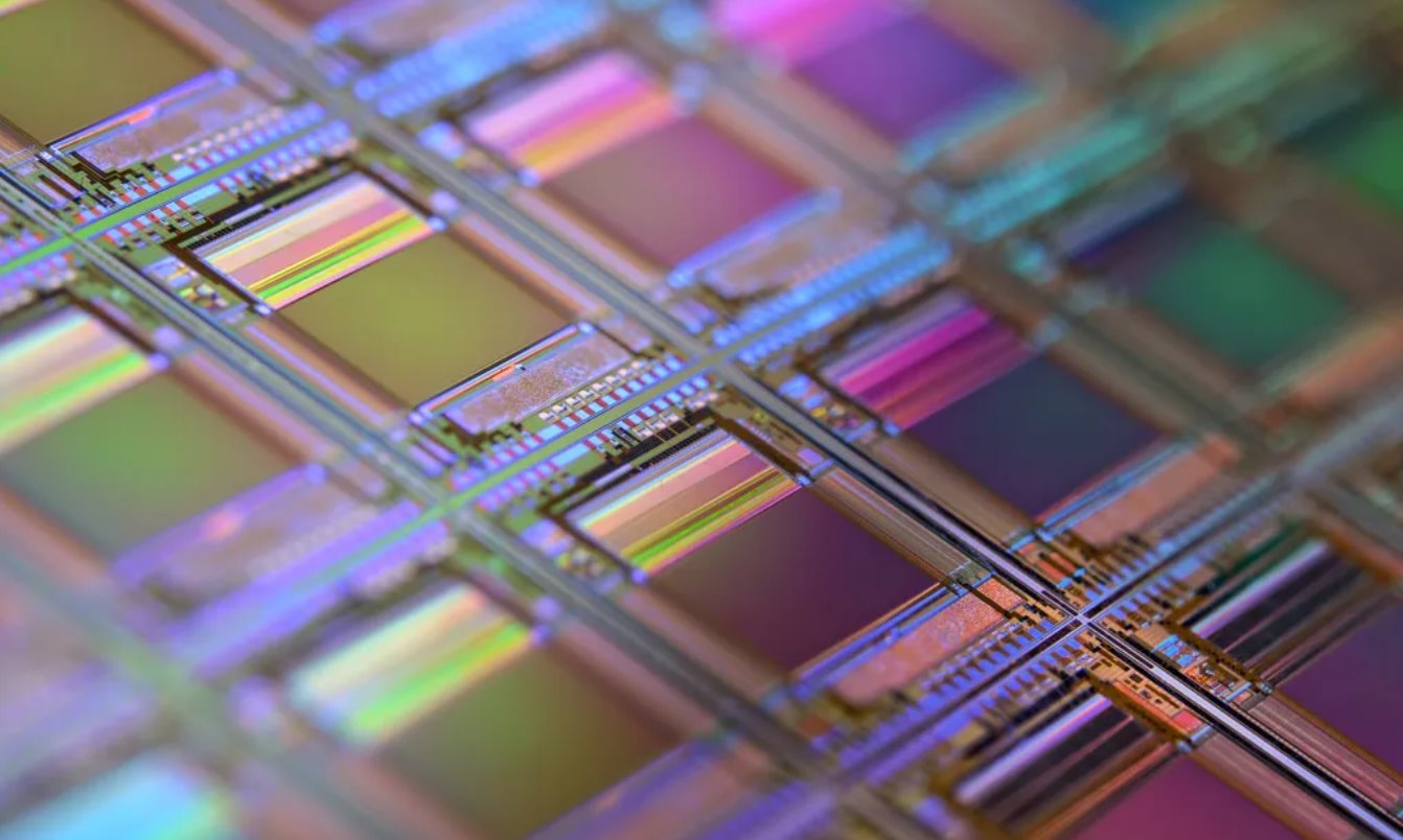 Tại sao cả ngành bán dẫn lại đang phụ thuộc vào một hãng bột ngọt Nhật Bản?- Ảnh 2.