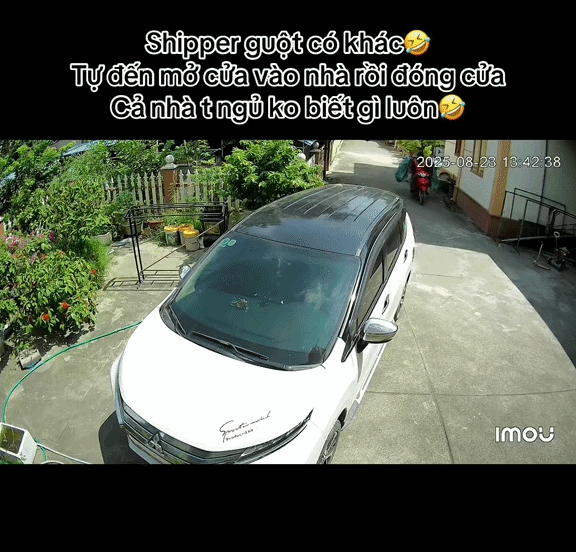 2h chiều khách đang ngủ trưa, shipper bị camera an ninh ghi lại chuỗi hoạt động âm thầm- Ảnh 1.
