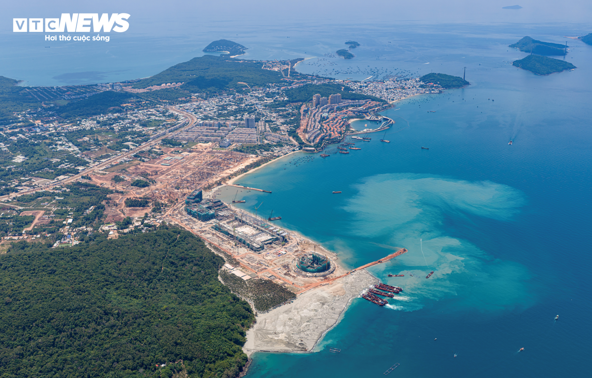 Diện mạo Trung tâm Hội nghị APEC ở Phú Quốc dần lộ diện sau 10 tháng thi công- Ảnh 13.