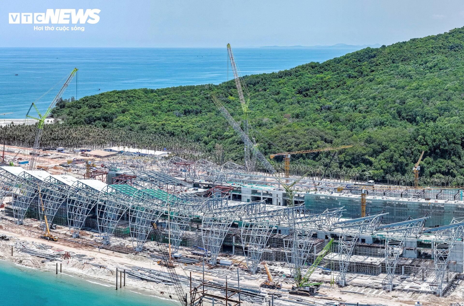 Diện mạo Trung tâm Hội nghị APEC ở Phú Quốc dần lộ diện sau 10 tháng thi công- Ảnh 3.