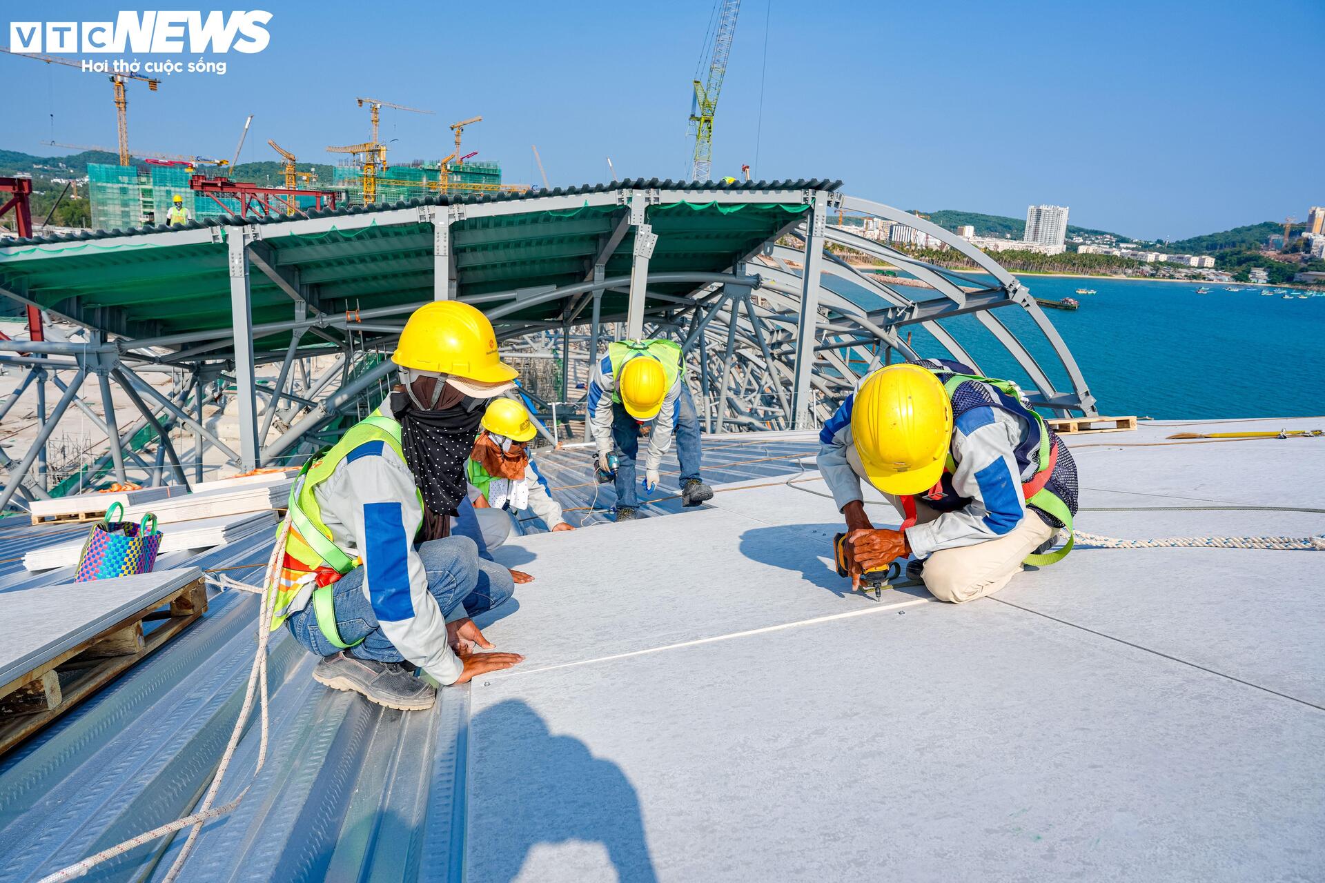 Diện mạo Trung tâm Hội nghị APEC ở Phú Quốc dần lộ diện sau 10 tháng thi công- Ảnh 5.