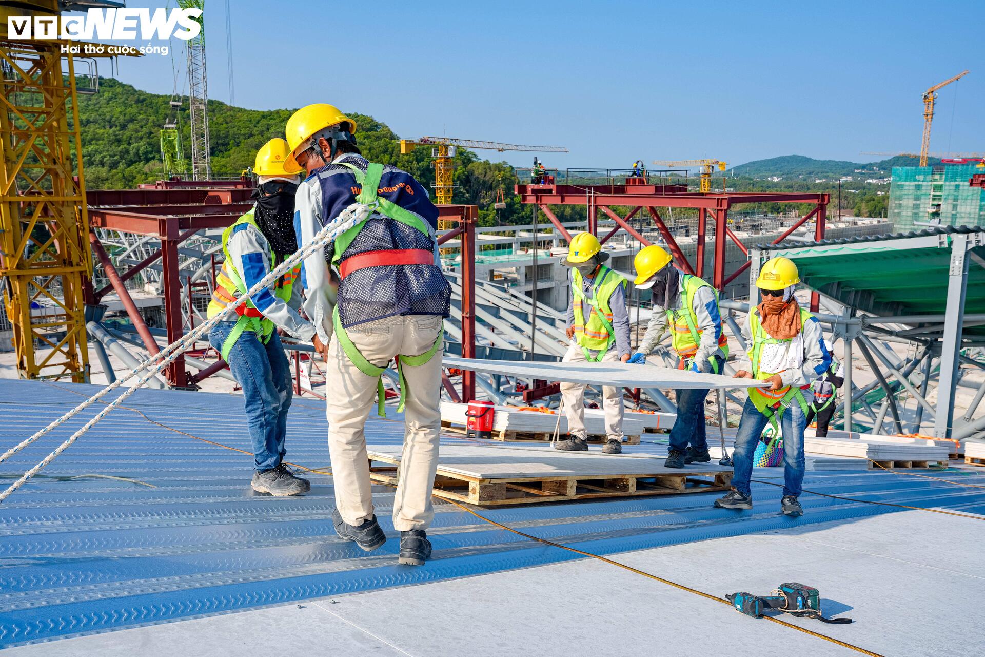 Diện mạo Trung tâm Hội nghị APEC ở Phú Quốc dần lộ diện sau 10 tháng thi công- Ảnh 7.