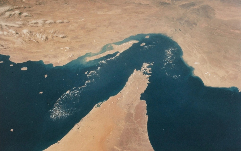 Treo cờ Pakistan, các đoạn code bí mật, thanh toán bằng nhân dân tệ hoặc stable coin - hé lộ cách Iran vận hành 'trạm thu phí Hormuz' - Ảnh 2.