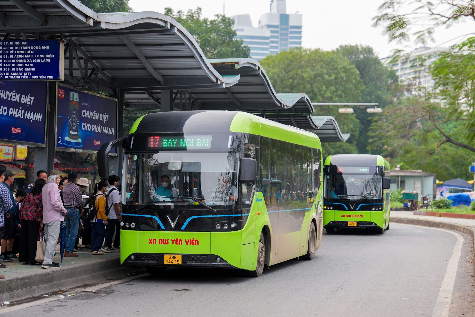 Thêm nhiều xe buýt điện lăn bánh trên đường phố Hà Nội, gồm những tuyến nào? - Ảnh 3.