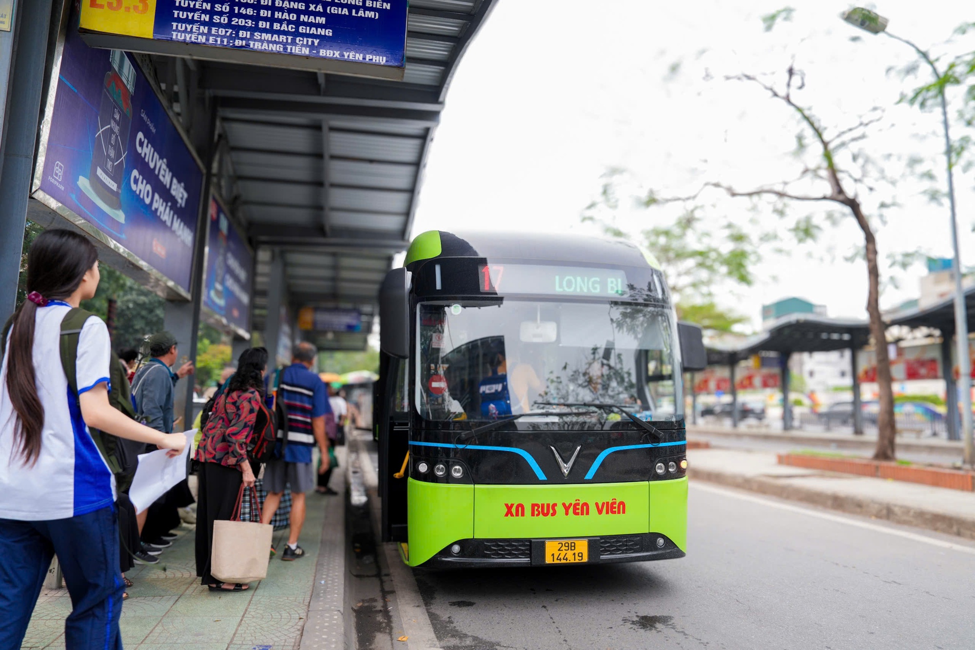 Thêm nhiều xe buýt điện lăn bánh trên đường phố Hà Nội, gồm những tuyến nào? - Ảnh 5.