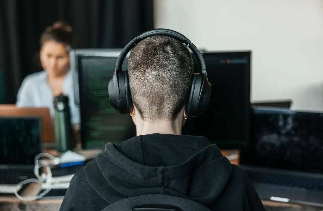 Dùng AI hoặc "ra đường": Vì sao các tập đoàn ép 100% nhân viên dùng trí thông minh nhân tạo dù chưa thấy lãi?- Ảnh 2.