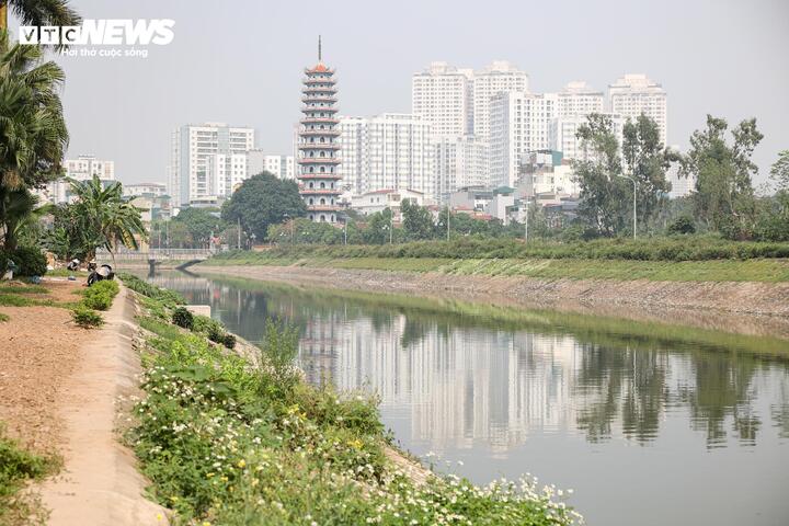 Sau 6 tháng hồi sinh, dòng 'sông chết' ở Hà Nội thay đổi ra sao?- Ảnh 2.