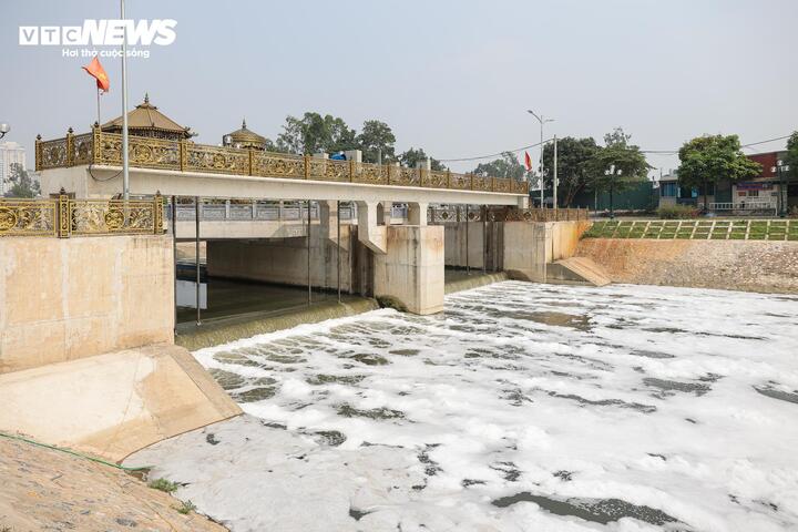 Sau 6 tháng hồi sinh, dòng 'sông chết' ở Hà Nội thay đổi ra sao?- Ảnh 4.