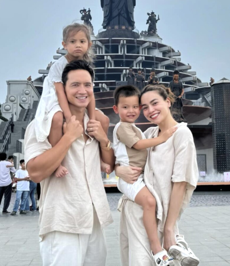 Dậy từ 5 giờ sáng làm bánh cùng mẹ, dạy mẹ ngoại ngữ: Bé Lisa - con gái Hà Hồ mới 6 tuổi khiến dân mạng thích thú vì quá lanh lợi- Ảnh 12.