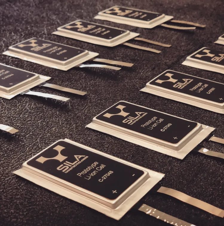 Pin càng 'trâu', máy càng mỏng: Apple, Samsung và Google có đang bỏ lỡ cuộc chơi lớn nhất của smartphone?- Ảnh 1.