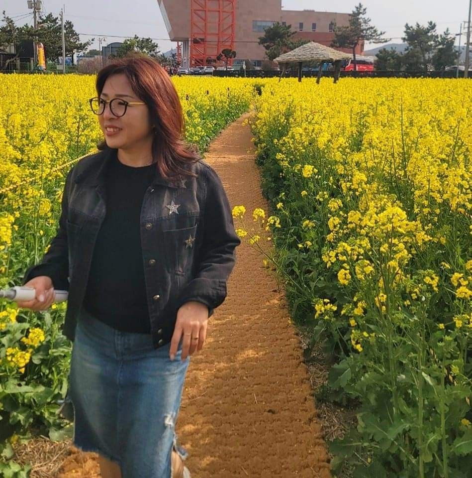 Sau tuổi 35, nhiều bà mẹ mới nhận ra: Có thu nhập riêng không chỉ là tiền, mà là sự tự tin - Ảnh 1.