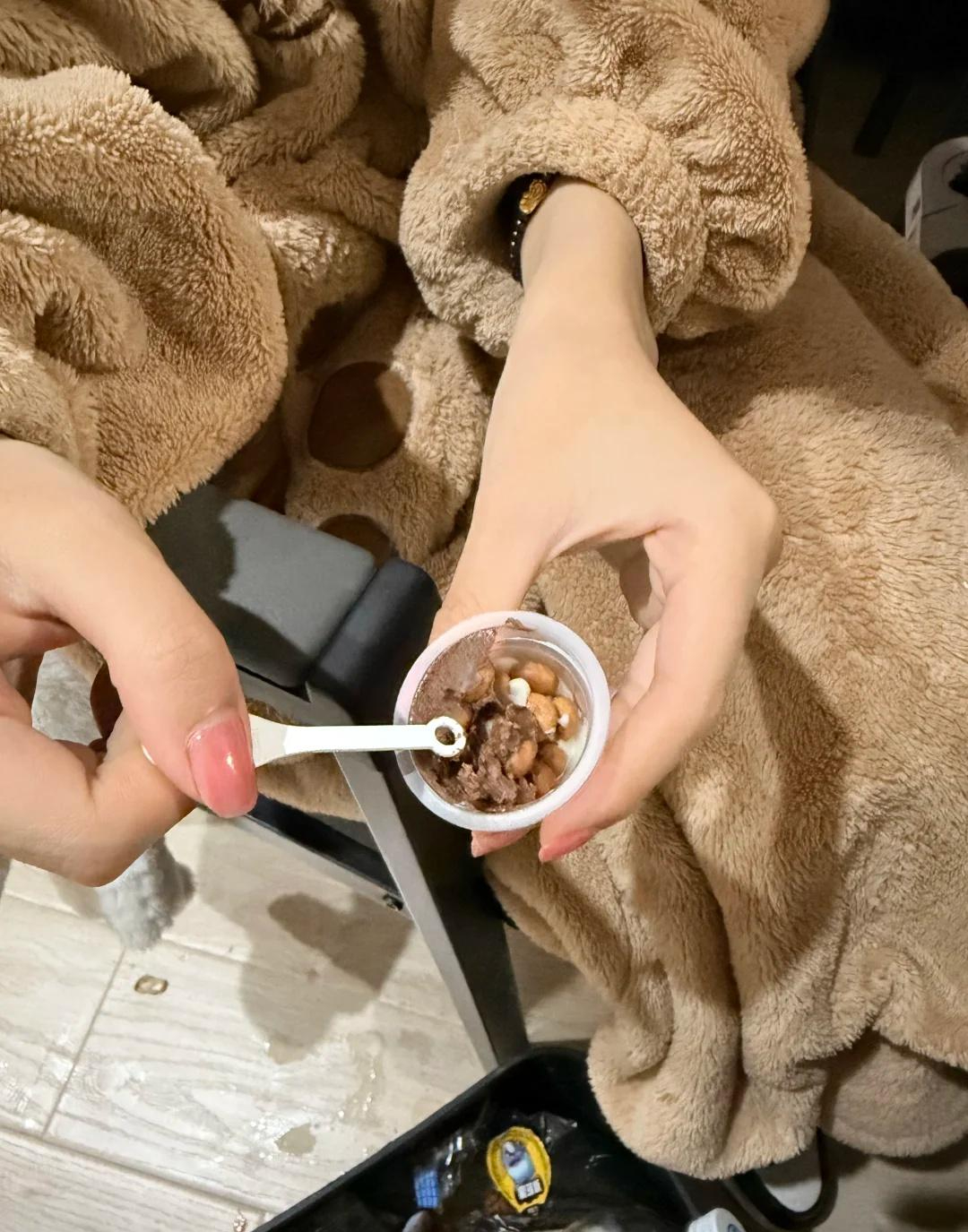 Sống 30 năm mới nhận ra tôi đã dùng sai 8 món đồ quen thuộc mà không hề biết, hóa ra chỉ cần “lật ngược” là tiện hơn hẳn- Ảnh 6.