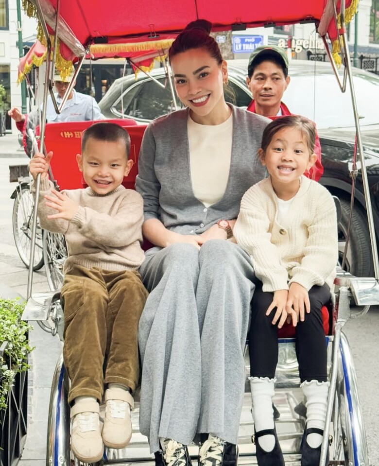 Dậy từ 5 giờ sáng làm bánh cùng mẹ, dạy mẹ ngoại ngữ: Bé Lisa - con gái Hà Hồ mới 6 tuổi khiến dân mạng thích thú vì quá lanh lợi- Ảnh 11.