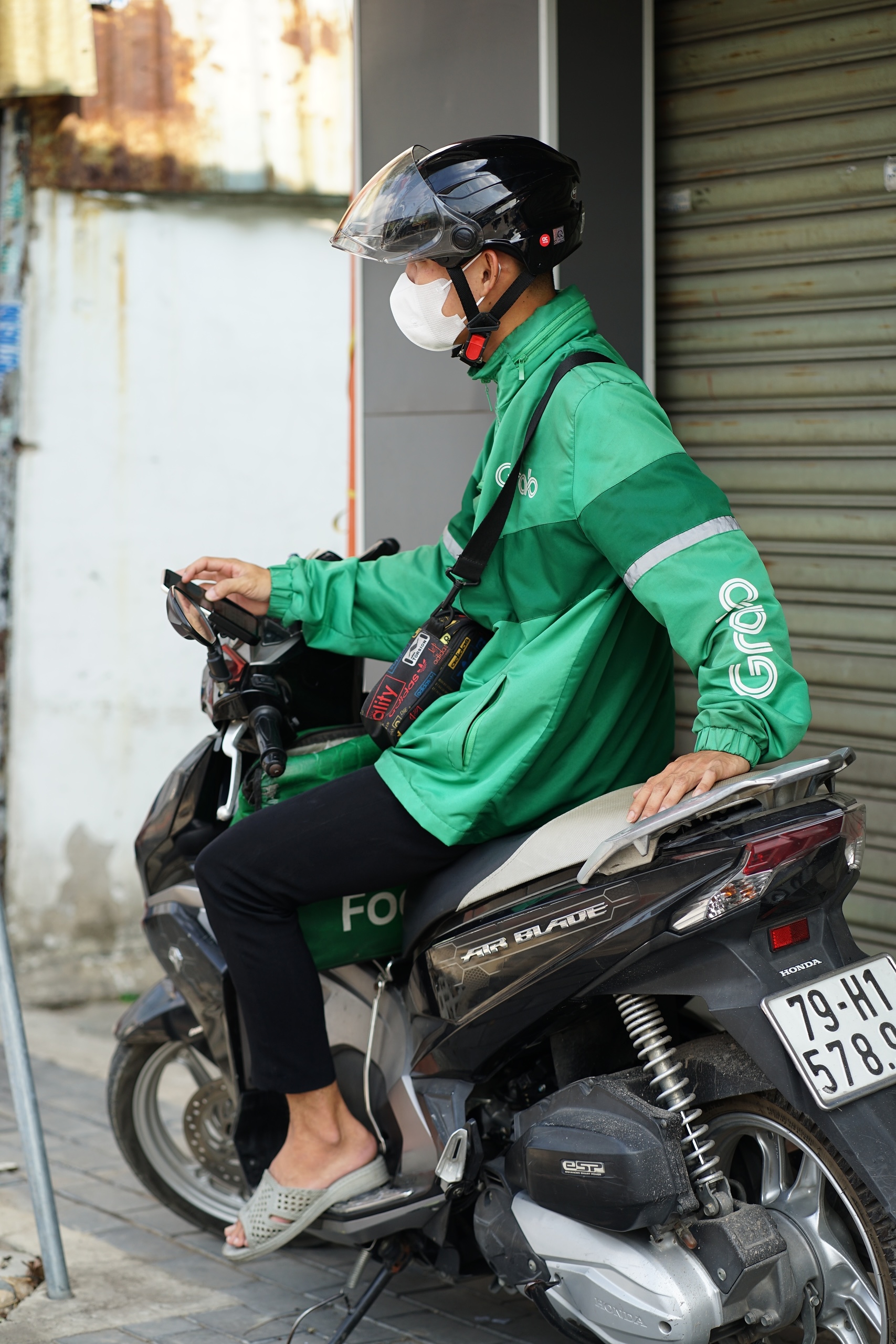 Chuyến xe 36 ngàn đồng giúp bé gái tìm cha của Trần Phi Vũ: "Đôi lúc cũng chạnh lòng vì hoàn cảnh mình khó khăn nên không giúp được nhiều"- Ảnh 4.