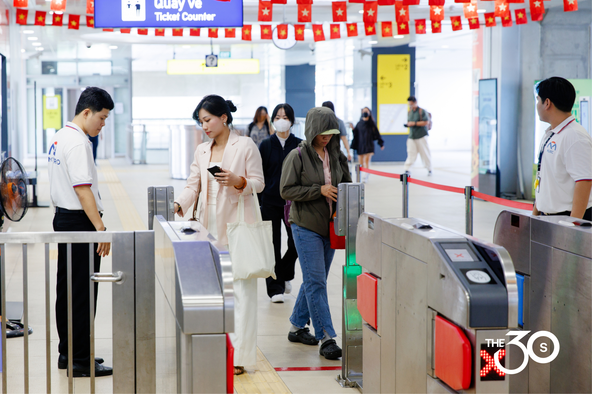 Cất ô tô đi metro, “chị Dung” ở TP.HCM tiết kiệm 52 triệu một năm: Mua vàng, ăn sang cũng thấy an tâm hẳn - Ảnh 7.