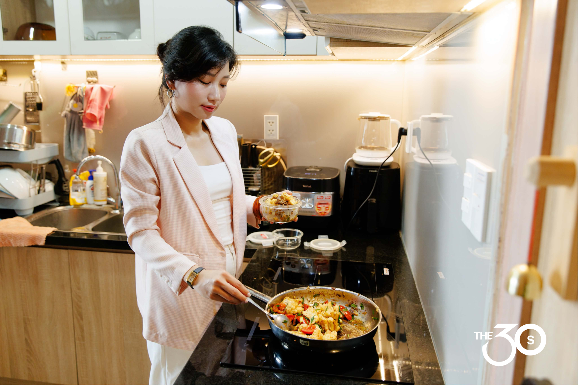 Cất ô tô đi metro, “chị Dung” ở TP.HCM tiết kiệm 52 triệu một năm: Mua vàng, ăn sang cũng thấy an tâm hẳn - Ảnh 3.