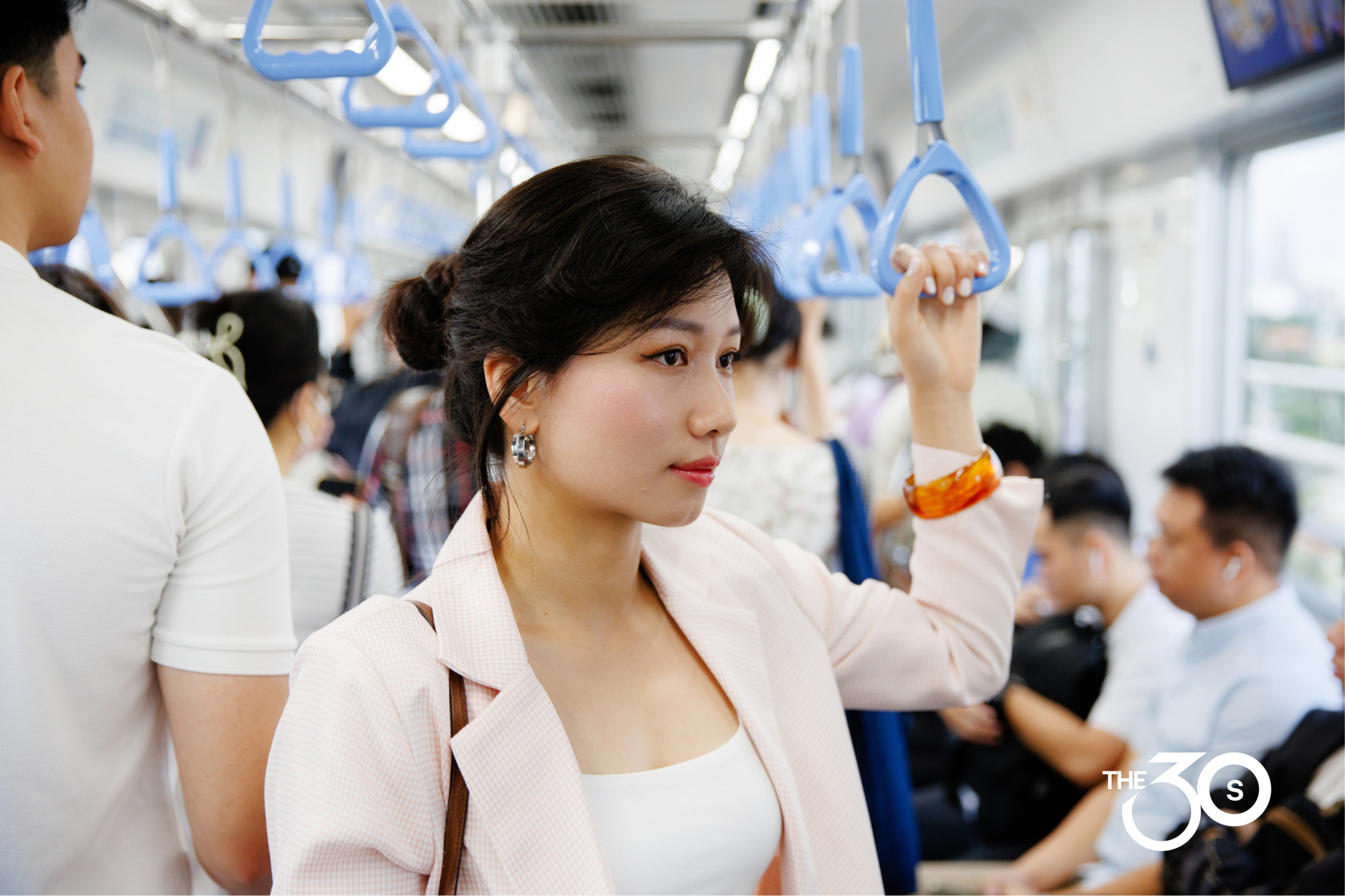 Cất ô tô đi metro, “chị Dung” ở TP.HCM tiết kiệm 52 triệu một năm: Mua vàng, ăn sang cũng thấy an tâm hẳn - Ảnh 9.