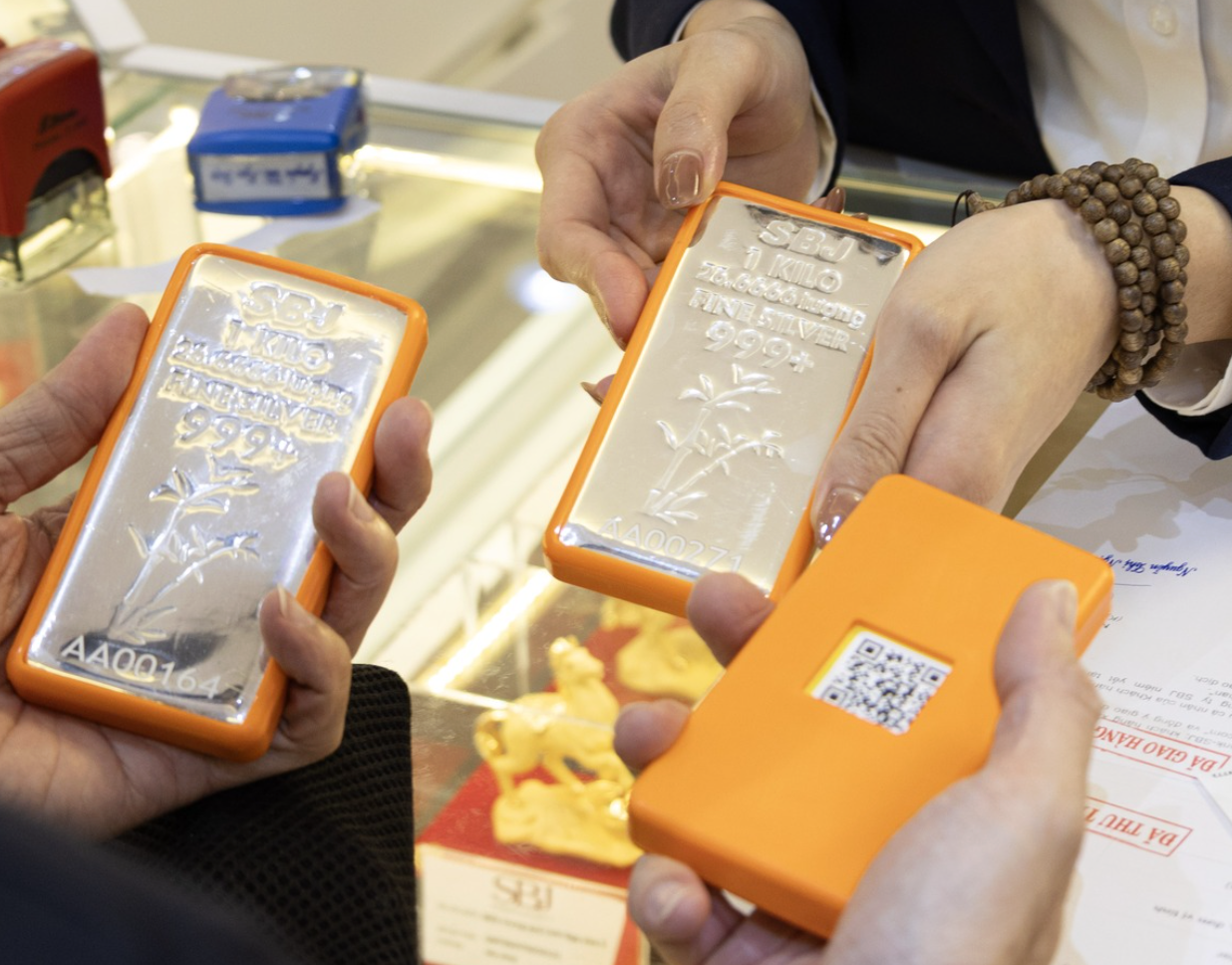 Giá bạc hôm nay 20 - 4: Tăng cao nhất 5 tuần , ưu đãi từ công ty bạc - Ảnh 2.