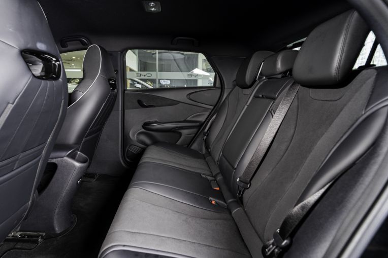 Hãng xe điện BYD vừa làm một việc lạ ở thị trường Việt Nam: Ra mắt bản nâng cấp của một mẫu xe, đi được xa hơn nhưng giá lại rẻ hơn bản cũ tới 200 triệu - Ảnh 6.