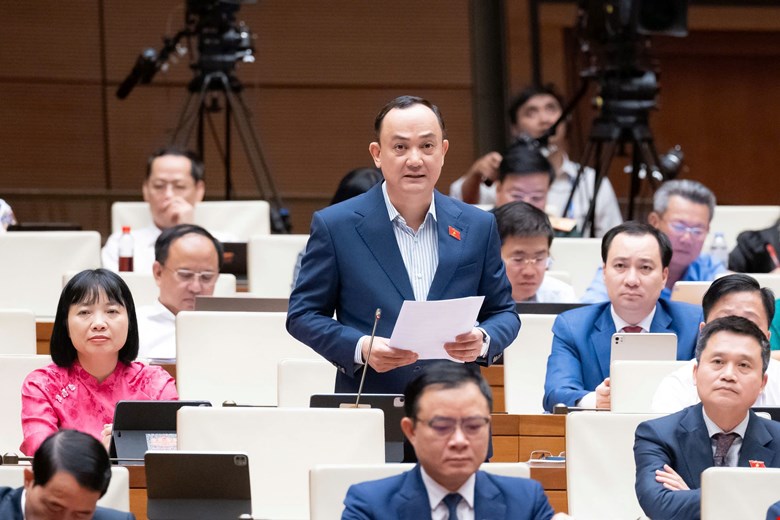 "Giá nhà gấp đến 30 lần thu nhập, người trẻ làm cật lực 30 năm không mua nổi một căn nhà" - Ảnh 2.