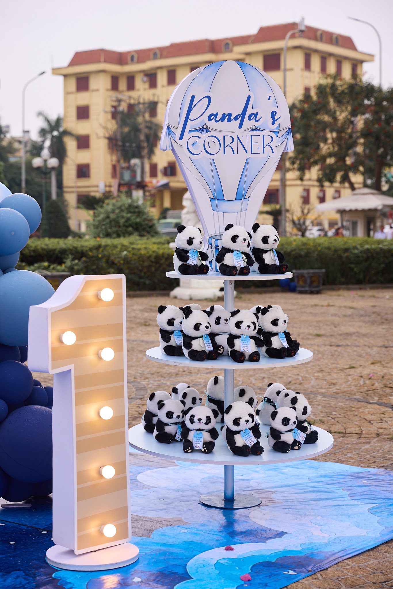 Bé Panda tròn 1 tuổi: Tiệc thôi nôi tổ chức tại dinh thự hoành tráng, màn "chốt mic" của quý tử nhà nữ MC gây sốt - Ảnh 9.