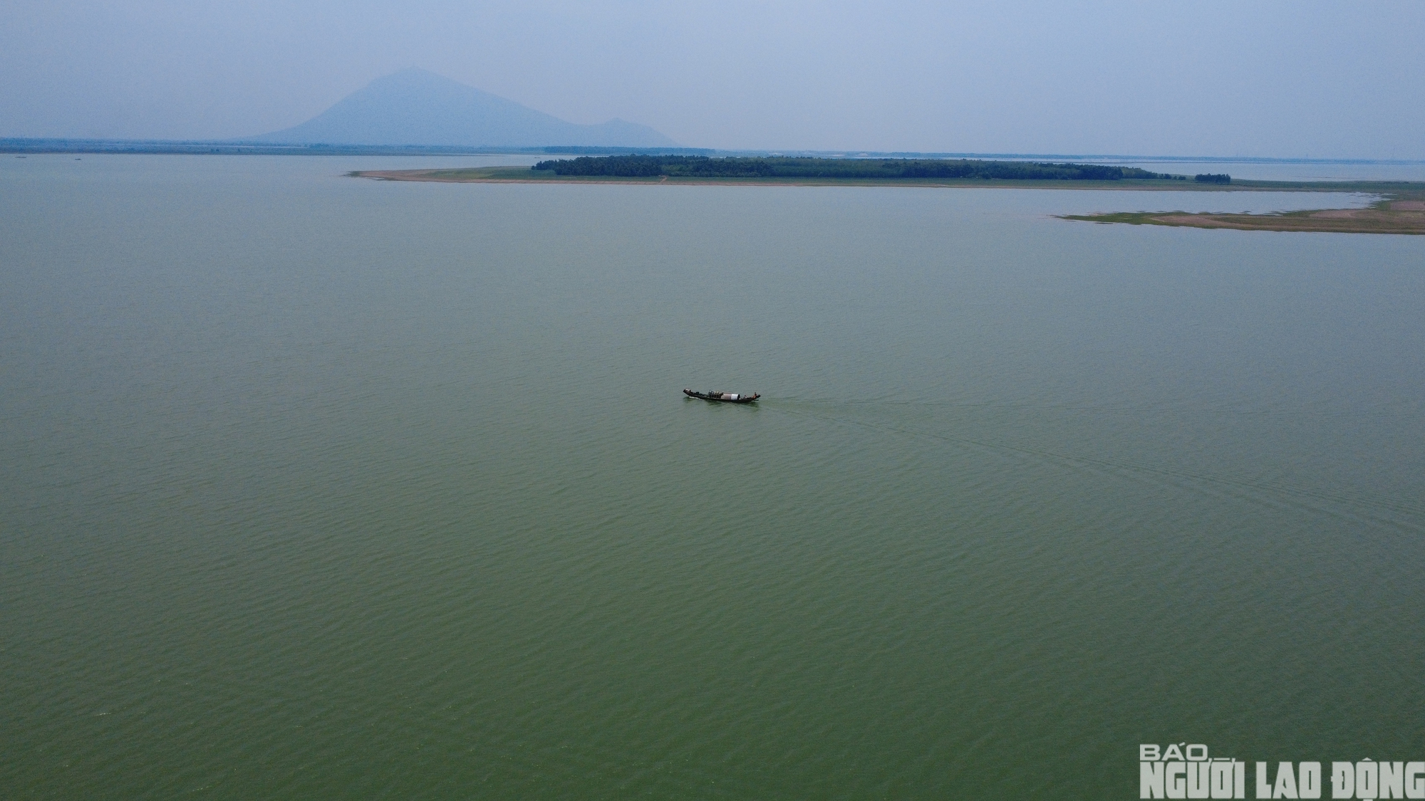 Chật vật mưu sinh ở xóm Việt kiều ven hồ Dầu Tiếng 2026 - Ảnh 13.