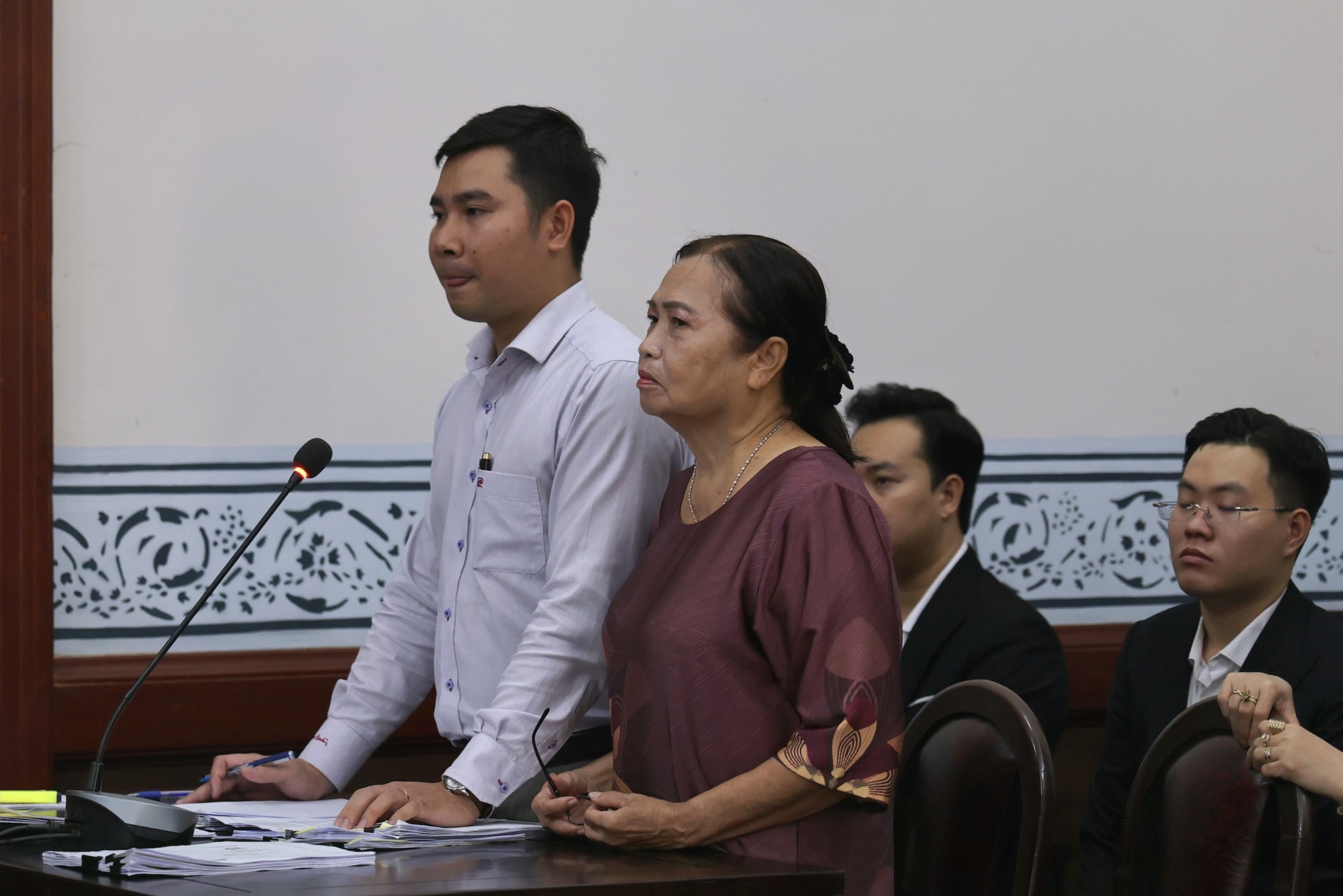 Phúc thẩm di sản cố diễn viên Đức Tiến: Mẹ đòi định giá lại tài sản, vợ bác công "trông nhà" 10% - Ảnh 1.