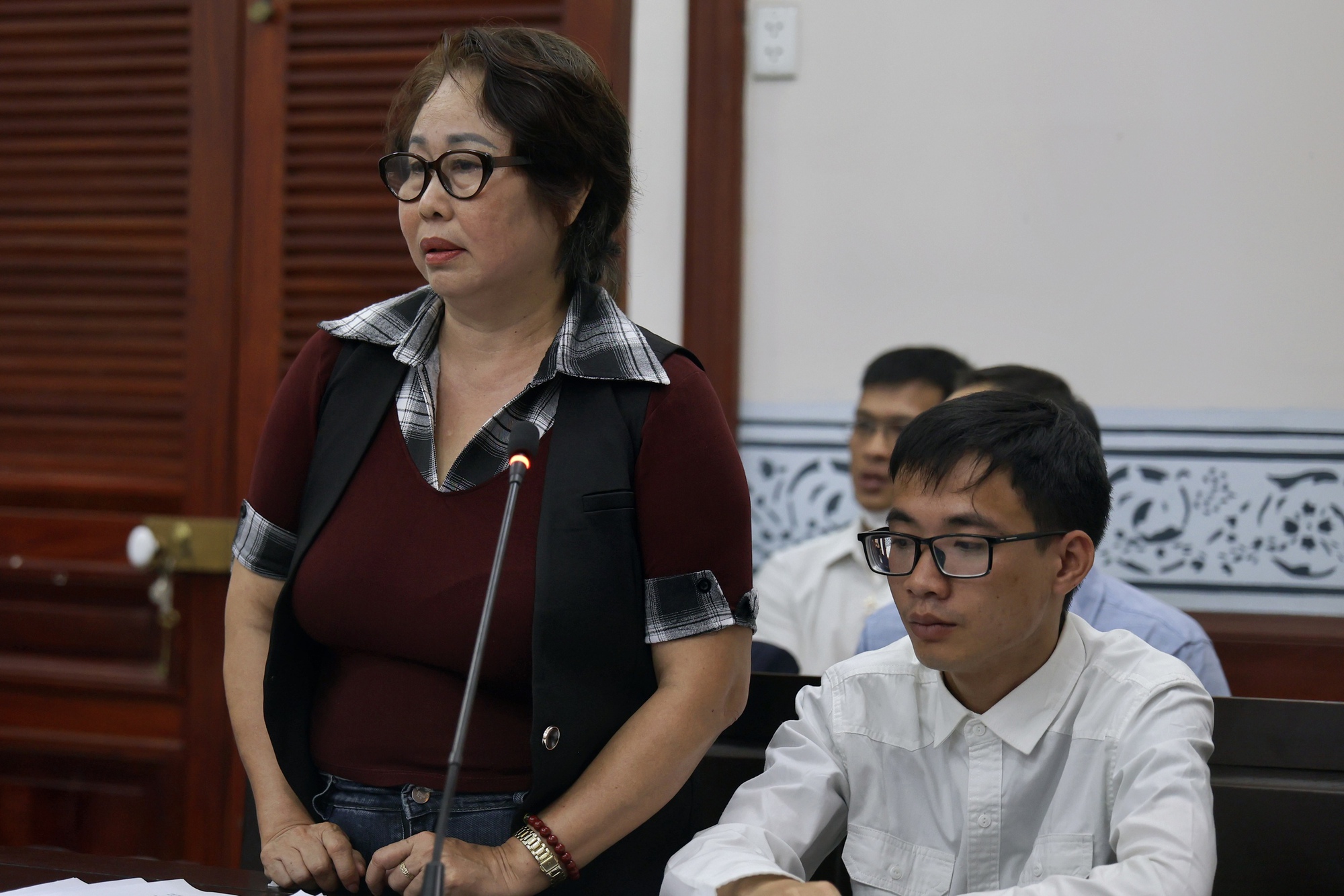 Phúc thẩm di sản cố diễn viên Đức Tiến: Mẹ đòi định giá lại tài sản, vợ bác công "trông nhà" 10% - Ảnh 2.