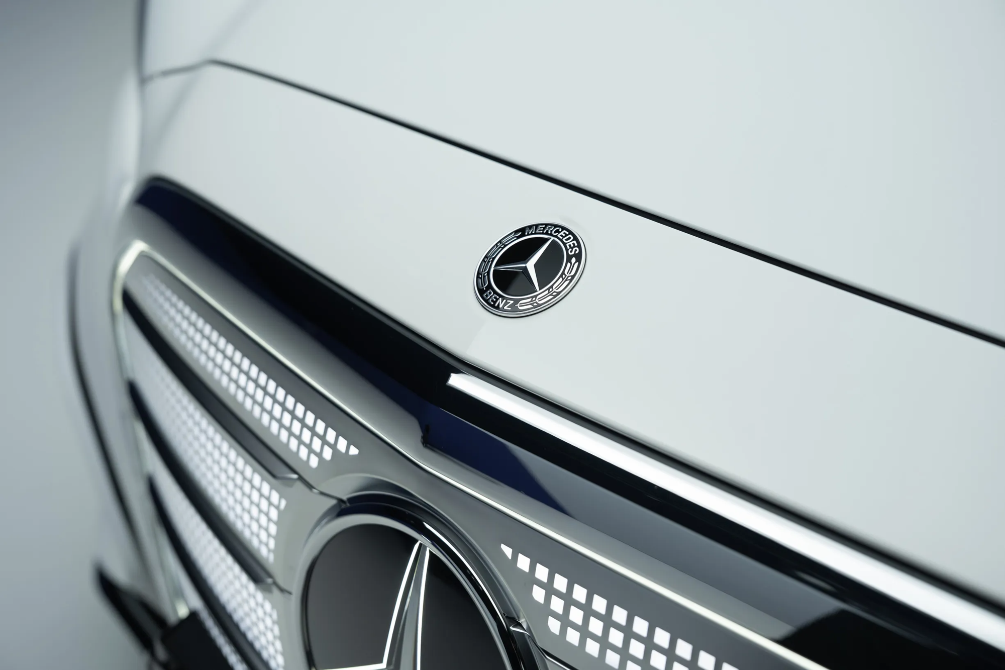 Mercedes-Benz tiếp tục tung một mẫu xe điện mới ra thị trường: Tăng tốc lên 100km trong 3,9s, 1 lần sạc đầy đi được từ Hà Nội vào đến Đà Nẵng  - Ảnh 4.