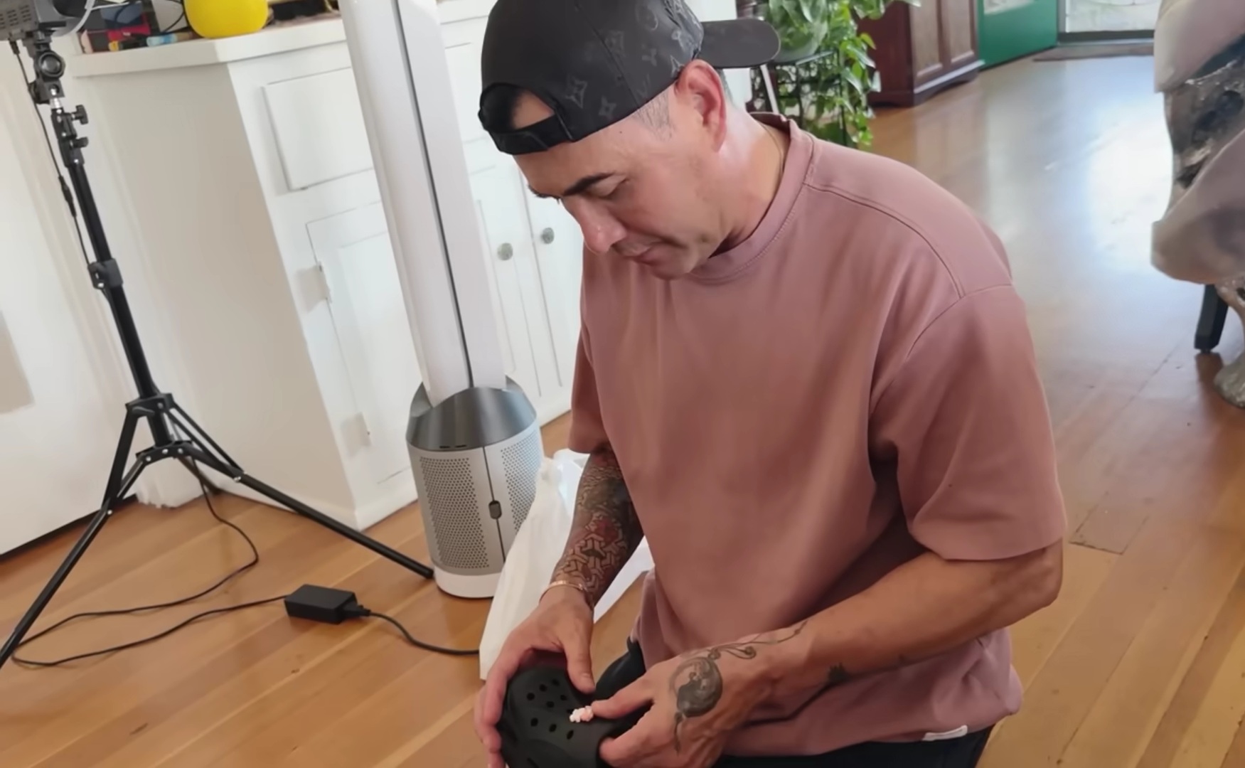 Nam ca sĩ ở Mỹ: "Tôi về Việt Nam như đi buôn vậy"- Ảnh 1.