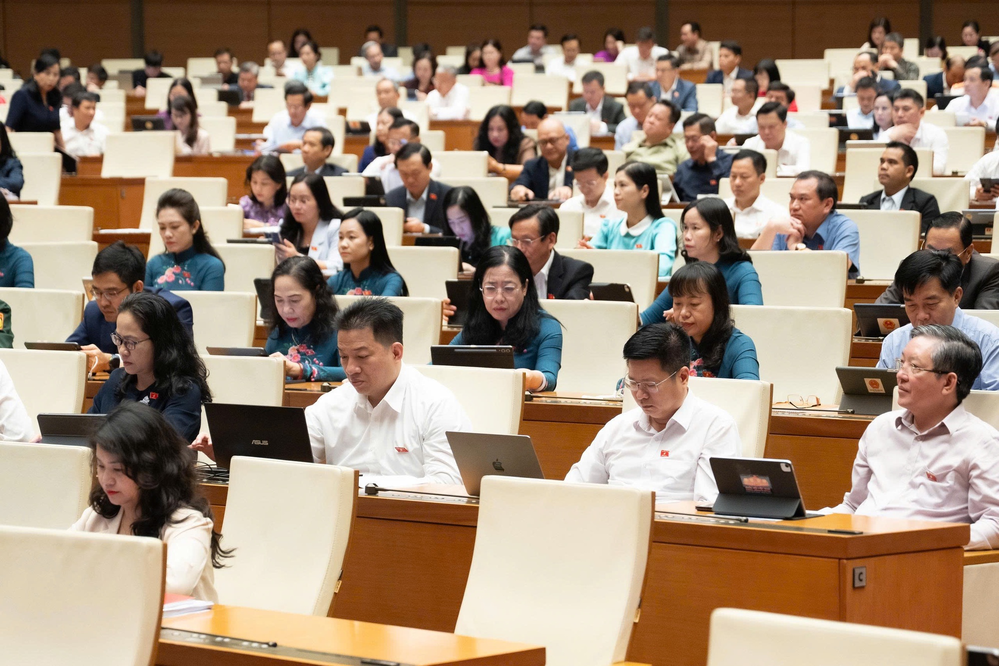 Đại biểu Quốc hội góp ý cải cách tiền lương, tăng lương cơ sở- Ảnh 2.