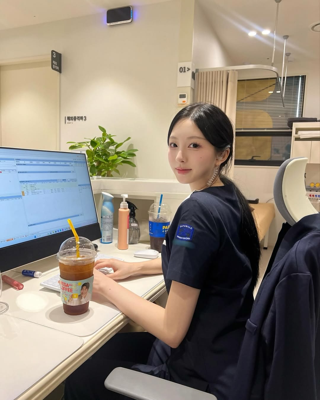 Từ điển công sở 2026: 8 khái niệm mới ra đời chỉ để miêu tả SỰ BẾ TẮC của dân văn phòng- Ảnh 3.